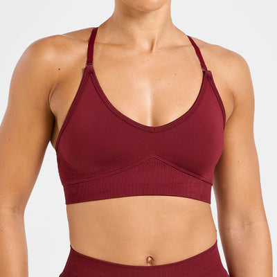 Self-adjusting seamless yoga bra in red