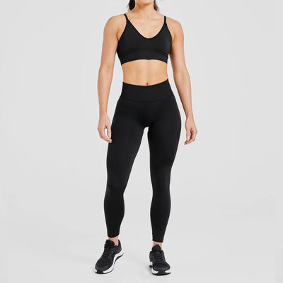 Self-adjusting seamless yoga bra & leggings in black set