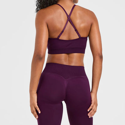 Self-adjusting seamless yoga bra & leggings in purple set back